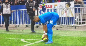 瓦拉内：现在的足球比赛太多了；未来可能会回皇马任职（瓦拉内：当今赛程过于密集，未来不排除回归皇马任职）