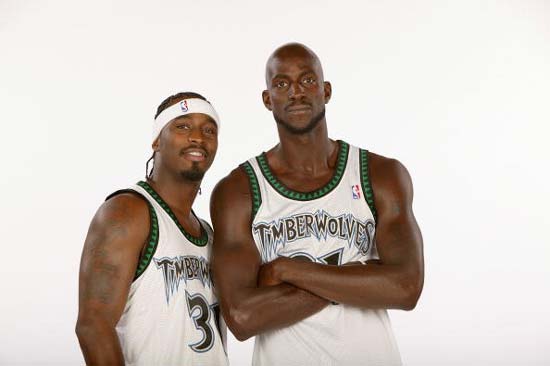 科利莫尔：在利物浦永远是俱乐部至上，萨拉赫不是梅西或C罗（科利莫尔：利物浦永远以俱乐部为先，萨拉赫并非梅西或C罗）