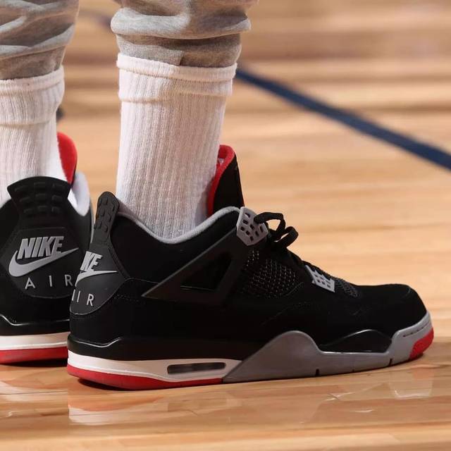 杭州女足举行环西湖徒步活动，全程八公里（杭州女足开展西湖环湖8公里徒步活动）