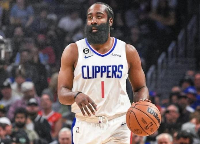 布达佩斯Major：跌入0-1！小蜜蜂7-13不敌FaZe（布达佩斯Major首秀失利：小蜜蜂7-13不敌FaZe，战绩0-1）