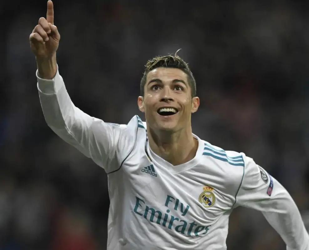 穆勒与梅西交手记录：穆勒正式比赛7胜1负，周末将...（穆勒战梅西往绩：正式赛场7胜1负，周末再迎对决）