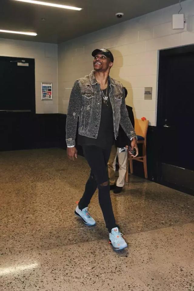 法国助教斯特凡撰文：登贝莱独一无二，奥利塞令人印象深刻（法国助教斯特凡撰稿：登贝莱无可替代，奥利塞表现抢眼）