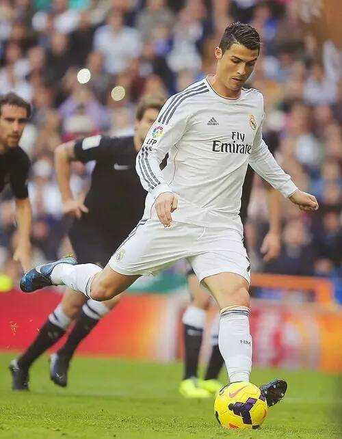 中超：山东泰山主场2-0完胜青岛队