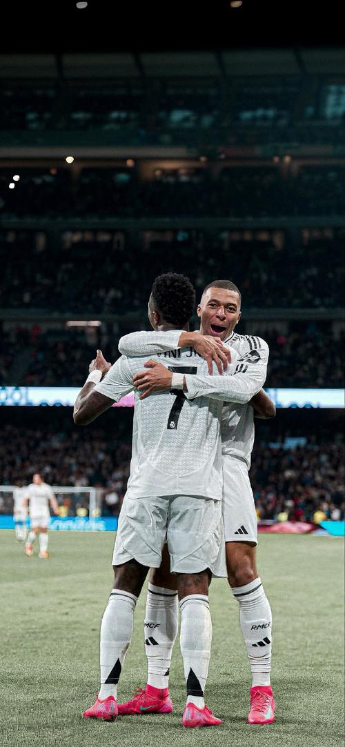 切尔西名宿：凯塞多值2亿英镑，在防守端他是一个绝对的天才（切尔西名宿称凯塞多身价可达2亿英镑，防守端堪称绝对天才）